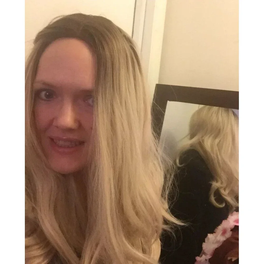 Long Wavy Ombré Synthetic Wig Ash Blonde Cosplay Professional Cut Hair Womens F
